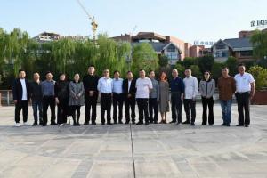 镇江市华商会侨商代表团到炎黄科技园参观考察